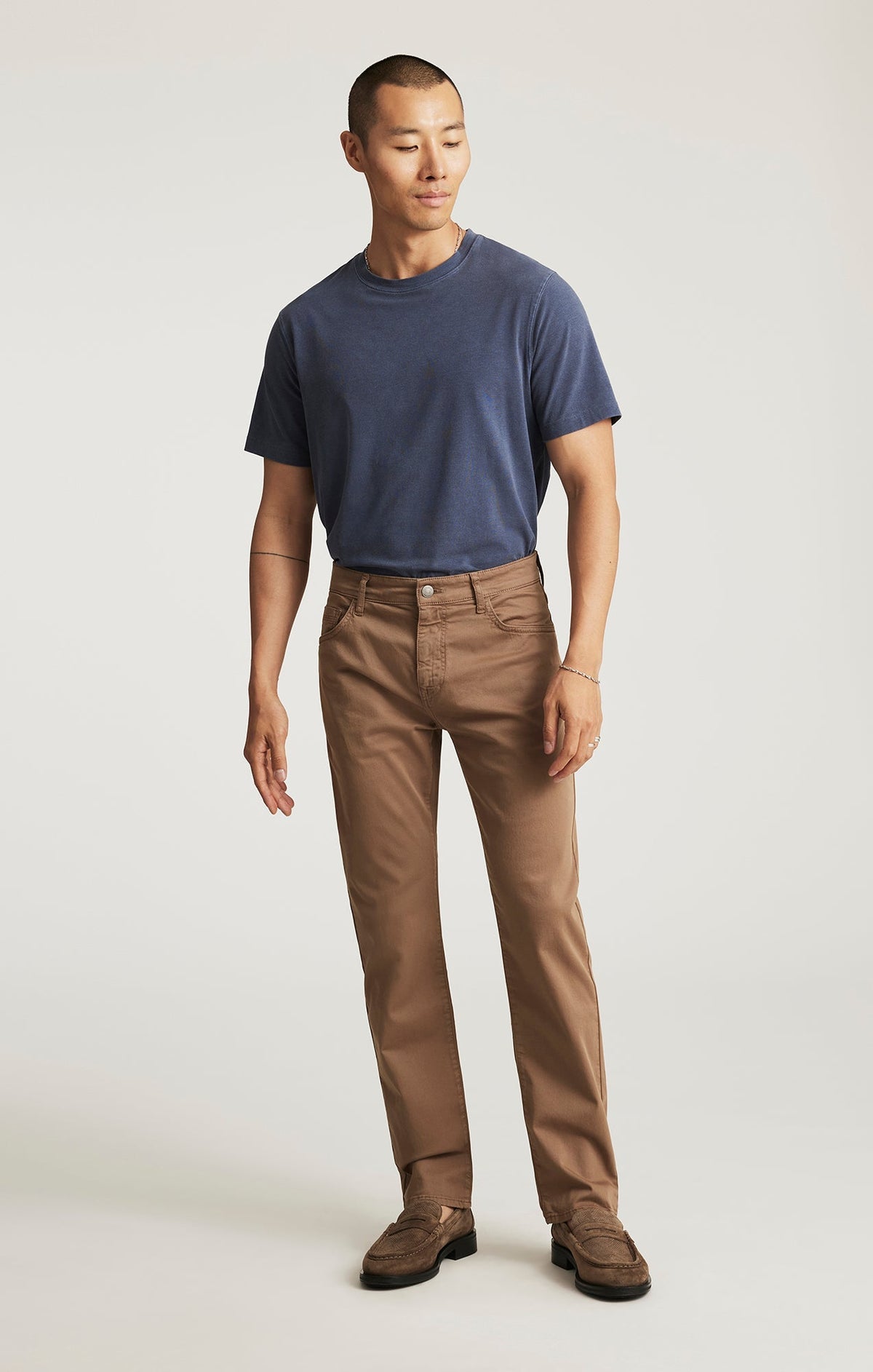 Mavi Zach Straight Leg Pants
Regular Rise | Shitake Casual Twill